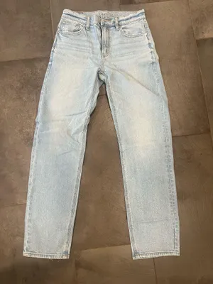 American Eagle Jeans High-Rise Straight Leg thumbnail 1