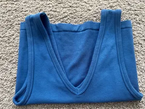Electric Blue tank top Size Doesn’t say, guess: S/XS thumbnail 3