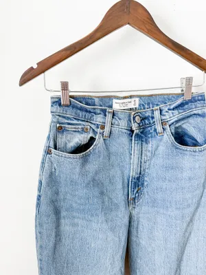 Abercrombie & Fitch Curve Love Ultra High Rise 90s Straight Jean thumbnail 11