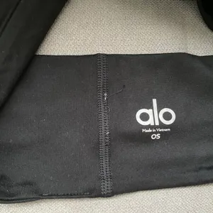 Alo Yoga Performance Conquer Headband Black thumbnail 2