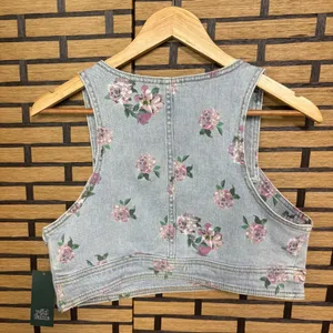 Wild‎ Fable Denim Floral Crop Top Size Medium thumbnail 2