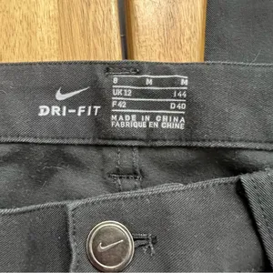 Nike Dri-FIT Black Pants Women’s Size 8 Medium Tapered Golf/Work Casual thumbnail 2