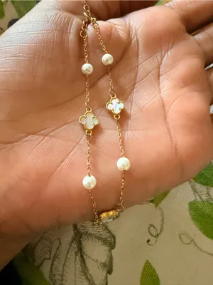 Gold & white pearl bracelet with white clover-shaped charms S925 thumbnail 1