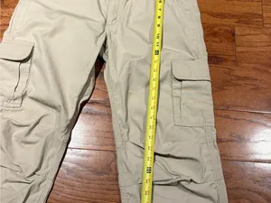 Carhartt Women’s SZ 8 Cropped Cargo Pants in Light Khaki thumbnail 4