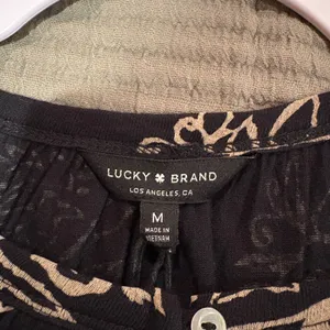 Lucky Brand black and beige floral print peasant blouse M NWT thumbnail 4
