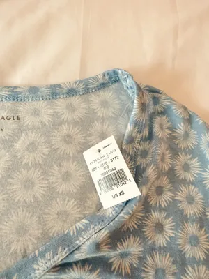 American Eagle Soft & Sexy Blue Floral V-Neck T-Shirt Size XS thumbnail 4