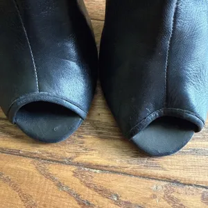 Vince Camuto Peep Toe Leather Shooties VC AMBER Booties Size 7.5 B Black Silver thumbnail 3