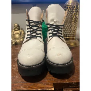 Urban Outfitters Juliette Lace Up Leather White Platform Combat Lug Sole Boots 8 Grunge Punk thumbnail 3