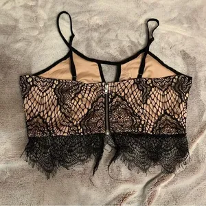 Fora Black Floral Lace Crop Top Nude Lining Adjustable‎ Straps Small Back Zip thumbnail 2