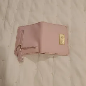 NWOT Betsey Johnson Luv Betsey wallet in Blush color 4 X 3.5 thumbnail 5