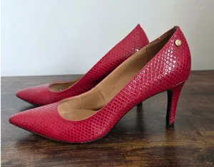 Calvin Klein Red Snakeskin Reptile Heels Pumps Stilettos 3" Statement Shoe 9.5 thumbnail 1