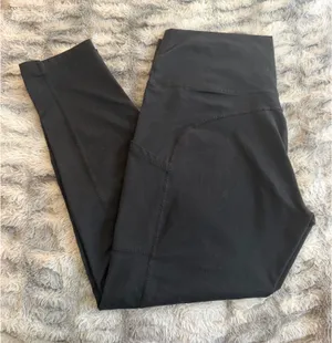 OFFLINE by Aerie The Hugger Leggings - Black Size XL thumbnail 1