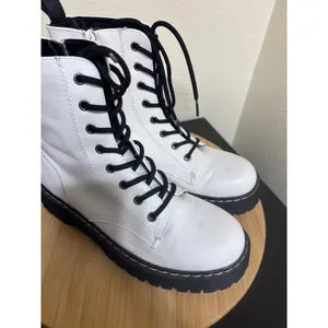 Sincerely Jules Combat Moto Boots 7.5 Harley White Black Lace Up Lug Sole thumbnail 3
