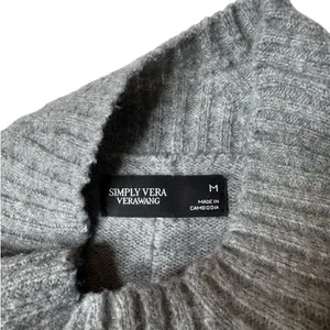 Simply Vera Vera Wang Gray Mockneck Sweater M Quiet Luxury Cashmere Blend thumbnail 8