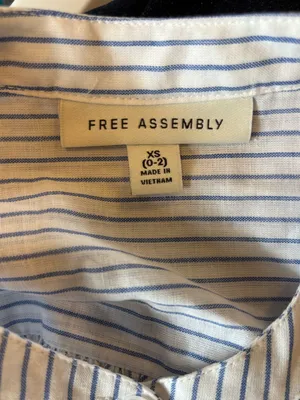 NWT Free Assembly Women's Shirred Cotton Button Down Blouse sz XS 0-2 thumbnail 3