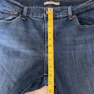 Levi's Women’s Mid Rise Boyfriend Denim Medium Wash Jeans‎ Size 31 thumbnail 7