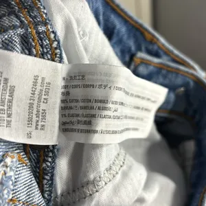 Abercrombie & Fitch The 90s Relaxed Jean Ultra High Rise Jeans thumbnail 9