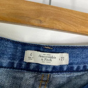 Abercrombie Dark Wash Distressed Button‎ Fly Mom Denim Jeans Womens Size 4/27 thumbnail 9