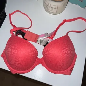 Victoria's Secret PINK Bra thumbnail 3
