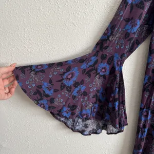 Free People Wine Purple Blue Boho Floral Mystery Bell Sleeve Tunic Blouse thumbnail 9