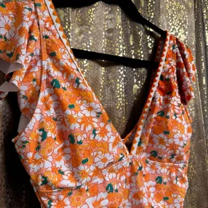 Aidonger‎ Orange Green Floral Ruched One Piece Swimsuit Large NWT thumbnail 3