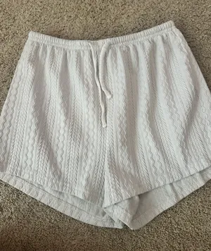 White Amazon shorts pattern  thumbnail 1