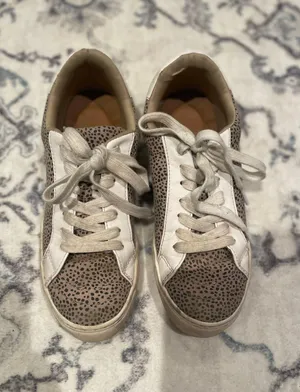 Universal Threads Women's Cadey Lace-Up Sneakers ~ ~ White SZ 8 Shoes thumbnail 1