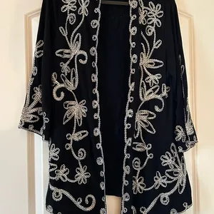 Lauren Michelle Black Top Cardigan with white embroidered Details.Sz L thumbnail 1