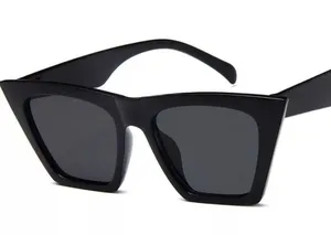 Black cat eye sunglasses thumbnail 2