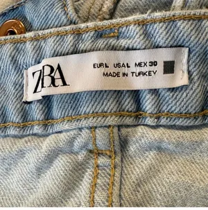 Zara Light Wash Distressed Denim Mini Skirt - Size L / 30 thumbnail 4