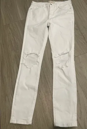 Free People White Distressed Skinny Jeans thumbnail 1