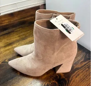 A‎ New Day Tan Pointed Toe Heeled Booties Size 10 thumbnail 1