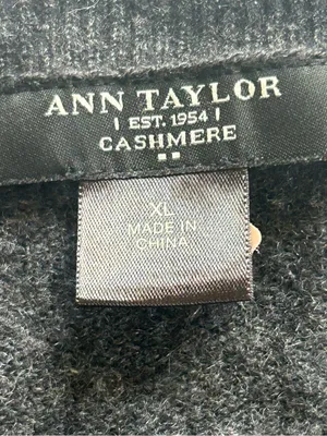 100% Cashmere Ann Taylor V Neck Sweater Charcoal Grey Minimalist Preppy Luxury thumbnail 6