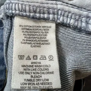 We The Free 27 Distressed Denim Jeans Frayed Hem Button Fly‎ Light Wash thumbnail 8