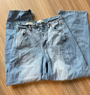 Universal Threads barrel jeans thumbnail 1