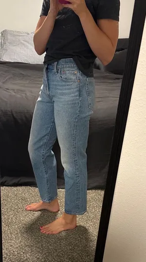 Levi’s Wedgie Straight thumbnail 1