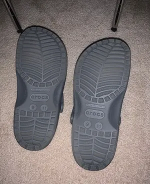 Gray Crocs thumbnail 2