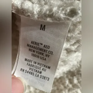 AERIE Ivory Cloud Sherpa Oversized Sweater Super Soft Cozy size Medium thumbnail 4