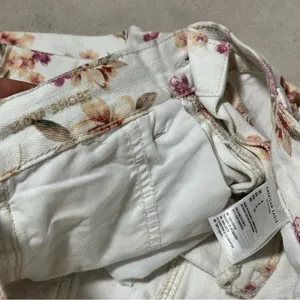 American Eagle‎ White Denim Floral Print Women's Casual Mom Shorts size 8 thumbnail 7