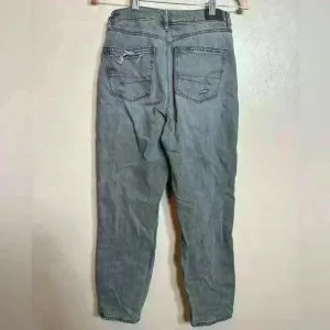 American Eagle AEO Women's Mom‎ Jeans Gray Ripped Distressed Size 4 thumbnail 5