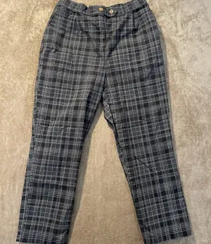 Cotton:On Pants Womens 4 Plaid Flat Front Tapered Trousers Academia Gray Black thumbnail 1