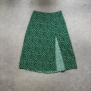 SHEIN Green Ditsy Floral Midi Skirt with Front Slit thumbnail 2