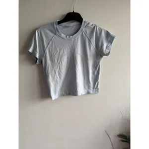 Lululemon Swiftly Tech Short Sleeve crop Light Blue Size‎ 6 flaw thumbnail 2