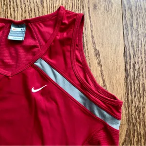 Nike Athletic V-Neck Activewear Y2K Red Tank Contrast Gray Trim Women’s Size M thumbnail 4