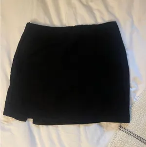 H&M Black Mini Skirt  thumbnail 2