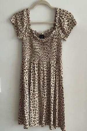 GAP Women’s Leopard Print Smocked Dress Size SP Short Sleeve Casual thumbnail 1