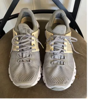 Size 8.5 On Cloud Gray/Cream Helion Cloud Tec Speedboard Running Shoes thumbnail 1
