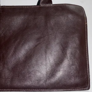 Source Unknown BROWN LEATHER VINTAGE HAND BAG DESIGN ON ONE SIDE ZIP MIDDLE POCKET INSIDE thumbnail 5
