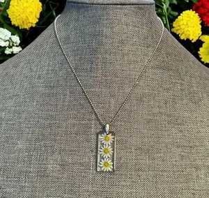 Vintage lucite painted daisies pendant necklace thumbnail 1