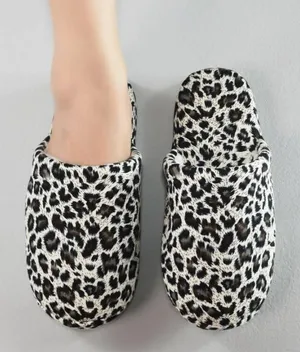 Leopard print slippers Size 6.5 thumbnail 1